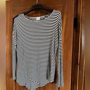 Asymmetric Cabi top (style 5064).